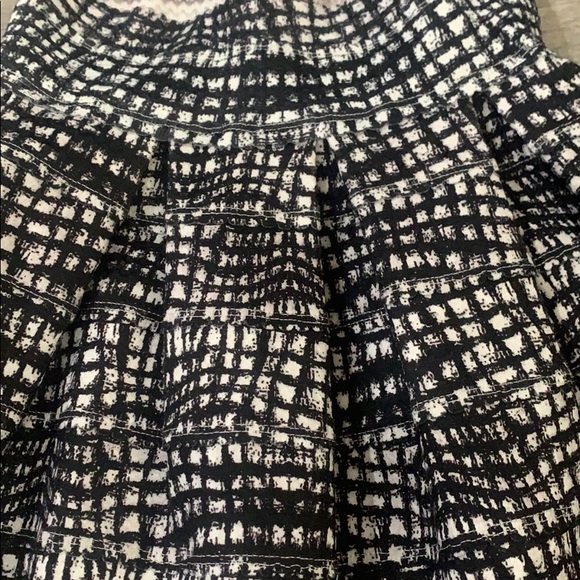 Black and white skirt - Picture 3 of 5